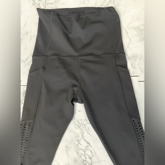 Movemama maternity leggings • trendy laser cut outs • size Small - Picture 5 of 5